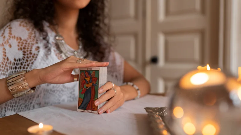 Online Psychic Chat for Love and Tarot Guidance