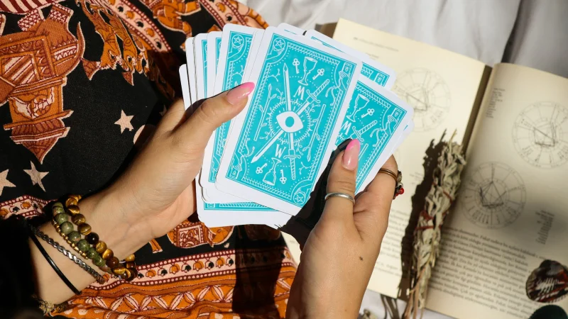 Online Psychic Chat, Love Guidance, and Tarot Readings