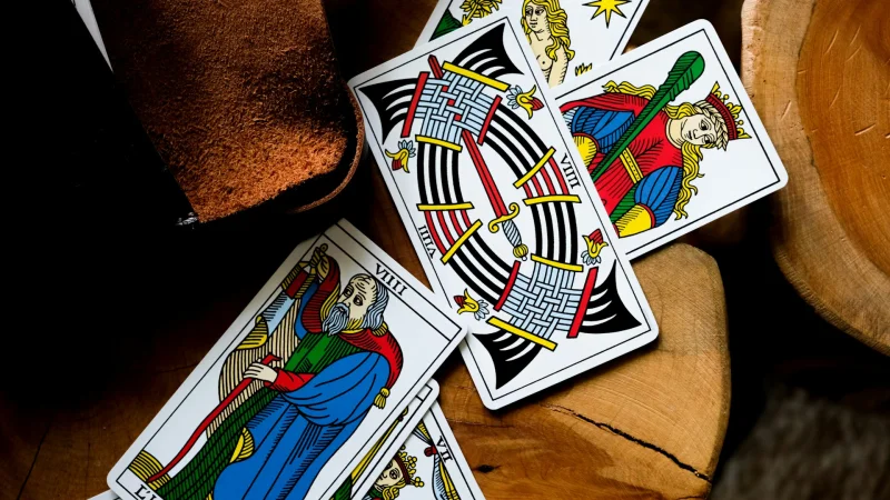 Can Yes or No Tarot Help You Make a Clear Decision