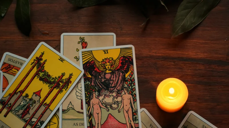 Oracle Card Reading Vs. Tarot: Which Offers the Guidance You Need