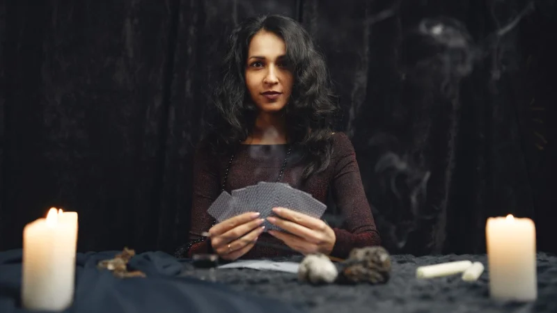 What Is an Online Psychic Reading and How Does It Work