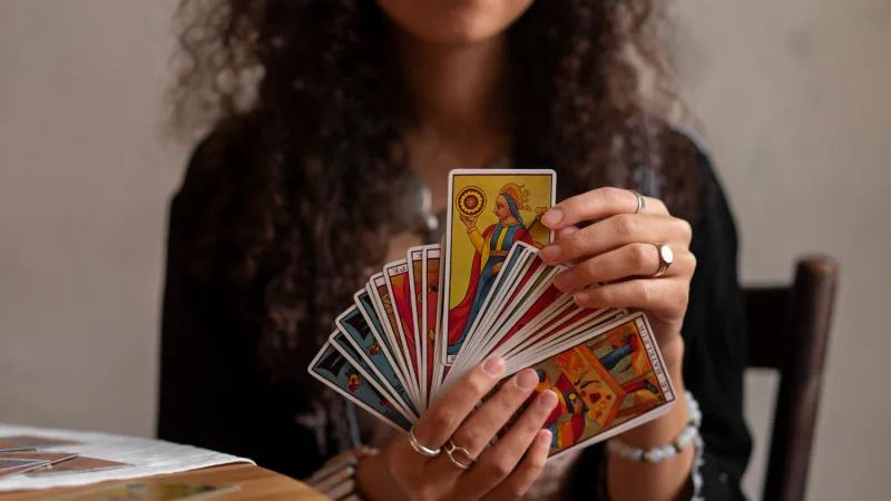 Online Psychic Chat for Love, Tarot, and Personal Guidance
